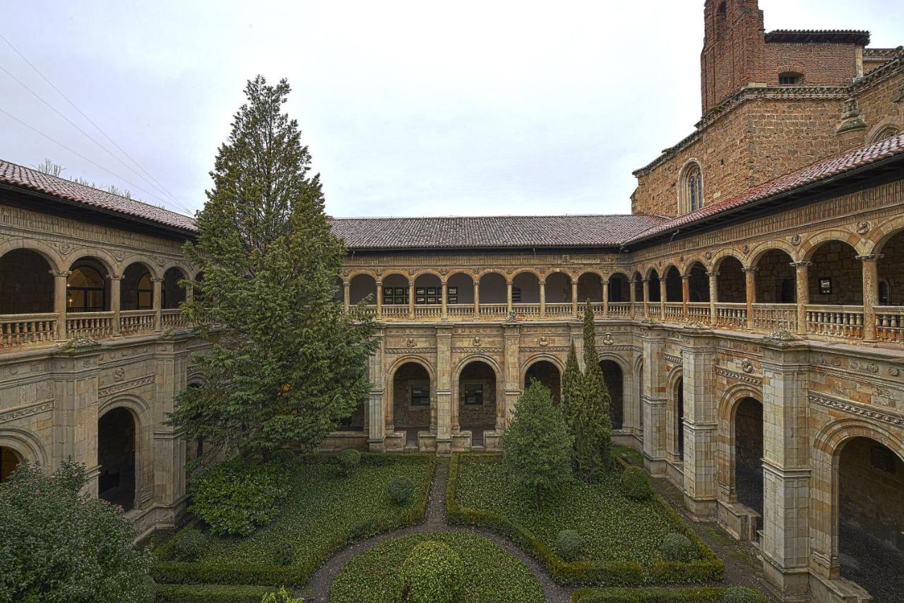 Parador De Turismo De Leon Exterior photo