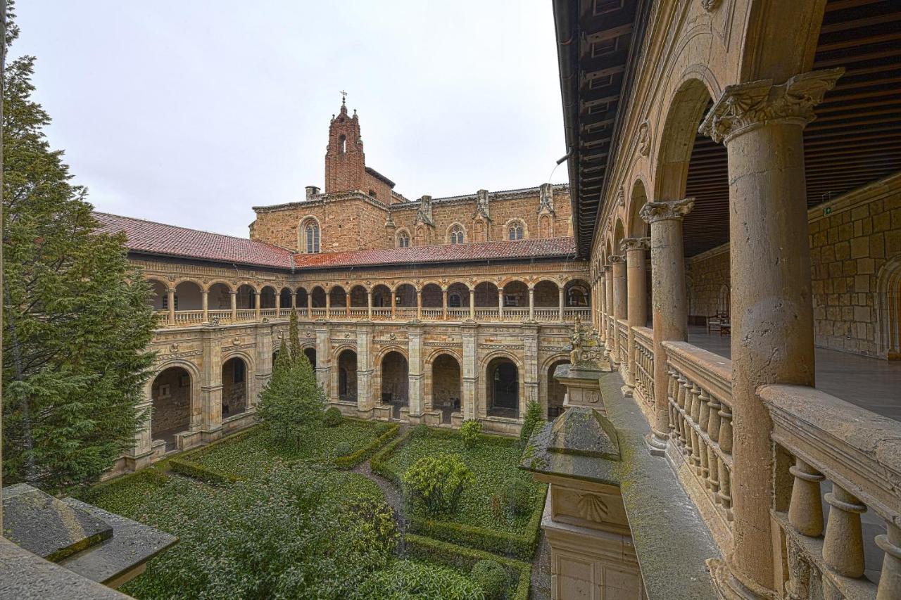 Parador De Turismo De Leon Exterior photo